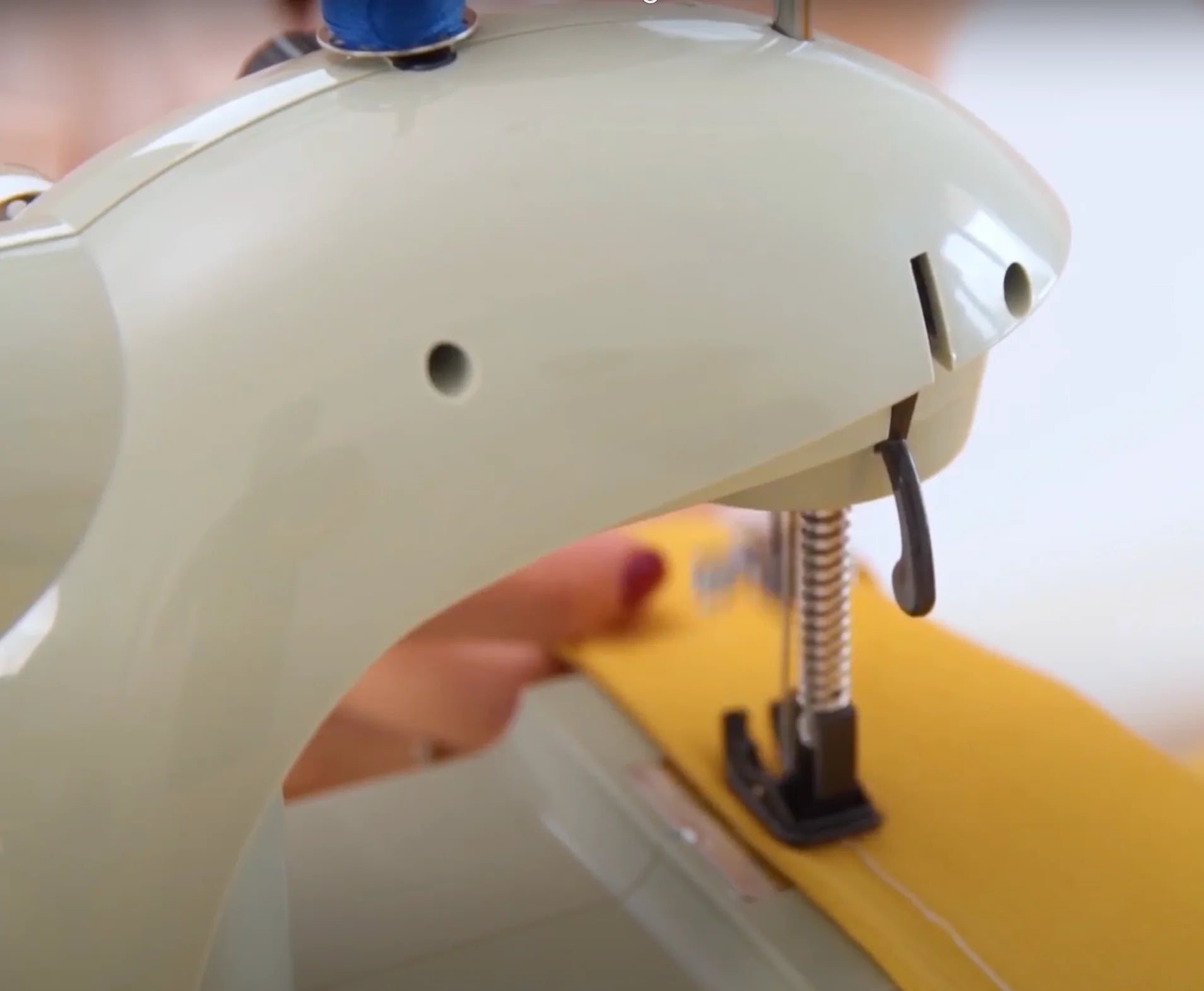 MÁQUINA DE COSER PORTÁTIL - SEWINGPRO™